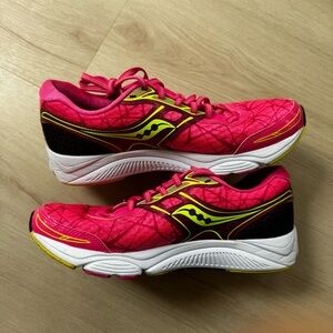 Saucony Breakthru (size 8.5)